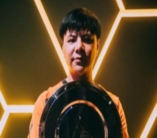 小孩直播谈EWC官方收回门票:3月份才告诉我当时肯定是很不爽!
