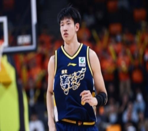 NBA的三分线！黄明依晒在洛杉矶的特训视频一分钟内连进18记三分