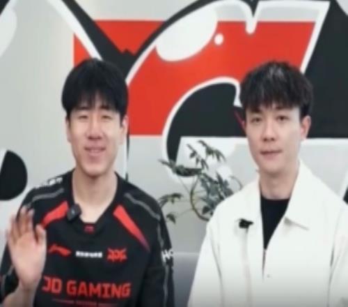 JDG分享GALAEWC主题活动Vlog：模仿巴黎地标建筑挑战成功