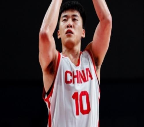 王俊杰仍然是大前锋位置的高效球员有机会就进攻对抗能力强