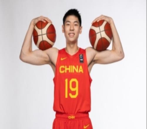 媒体人:能回到巅峰水平的崔永熙在攻防两端都是中国男篮所需的