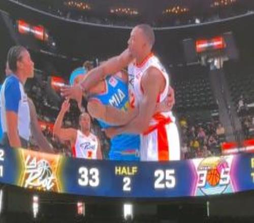 BIG3变UFC！霍华德卷入冲突比斯利+芬森被驱逐比赛被迫中止