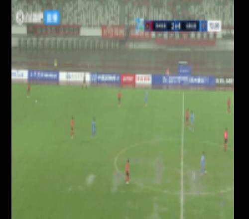足球水球足协杯苏州东吴vs云南玉昆，雨势过大场内积水严重