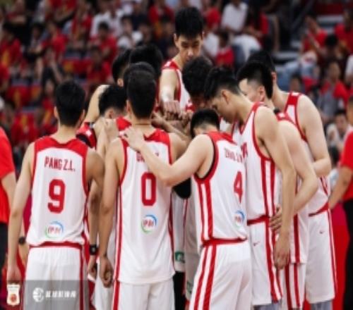 中国男篮力克澳大利亚王俊杰23+6&连拿关键5分崔永熙12分