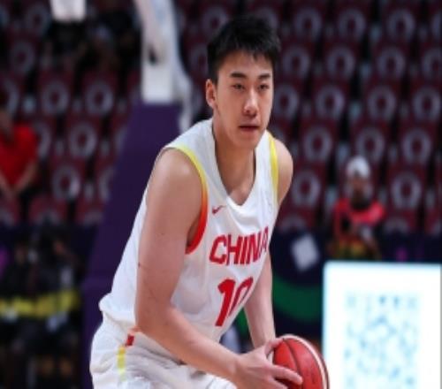 媒体人:王俊杰打球好扎实最后的攻防杀死比赛球迷为他高喊MVP