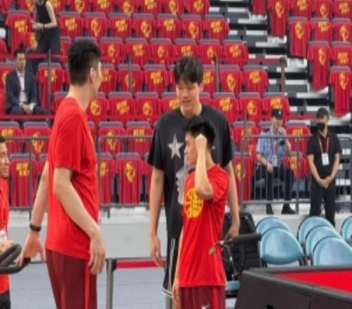 分享海外打球经验杨瀚森余嘉豪赵维伦赛前交流心得体会