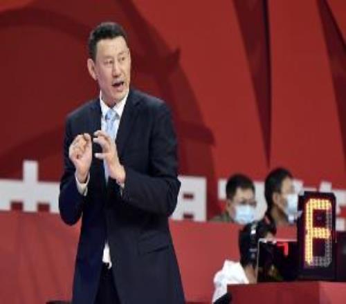 媒体人：找外教回来还不如让李楠带了后者在人员调配方面很熟悉
