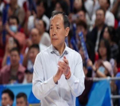 解说:脓包是许利民气头上的表达北京队员有羞耻心没有想躺平的
