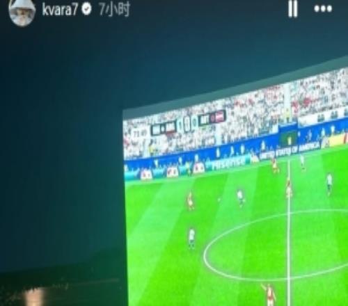 1.4亿先生在家看比赛！K77社媒晒照观看阿根廷20奥地利的直播
