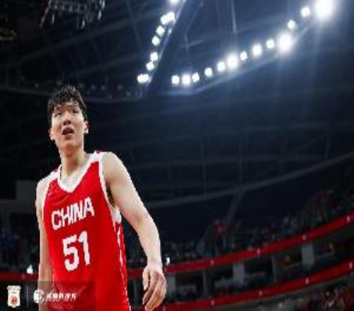 媒体人:球迷期待杨瀚森能“虐杀”他需要调整自己&适应国家队