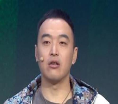 冯潇霆:到C罗这个年龄状态起伏很正常,他就是金字塔尖上的球星