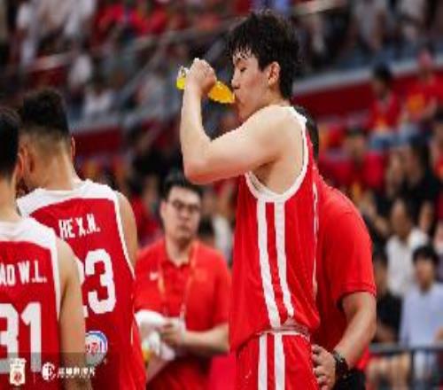 媒体人:半场杨瀚森表现不如徐昕后者很清楚自己该干什么