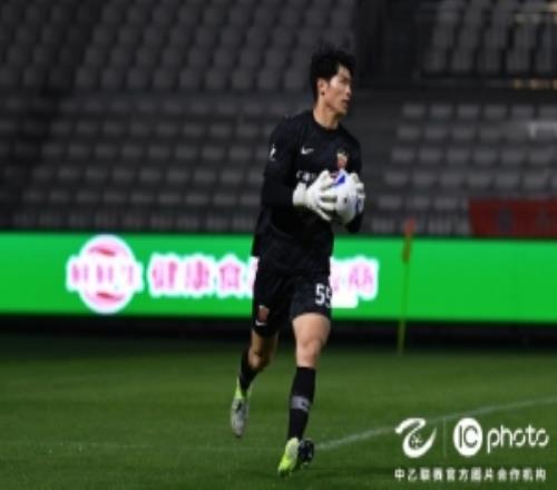 中乙联赛第十三轮，上海海港富盛经开队22战平海门珂缔缘队