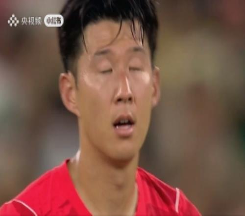 体坛周报记者：南非一路逆袭韩国这边好多亚洲一哥们，越踢越烂