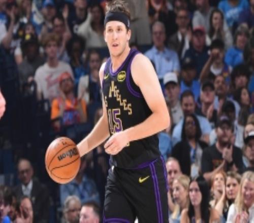 Shams：湖人与里夫斯商谈续约时播放了他喜爱的音乐赠送定制枕头