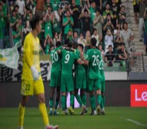 双杀！国安10送三镇9轮不胜拉莫斯头槌制胜张稀哲疑似重伤伤退