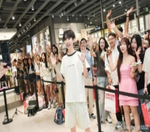 doinb分享成都线下活动返图：享受这样的时光希望你们也玩得开心