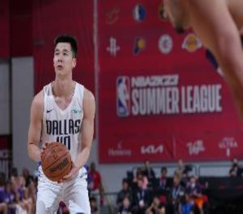 郭昊文在2022年为独行侠征战NBA夏联共出场2次&得到10分1板2助