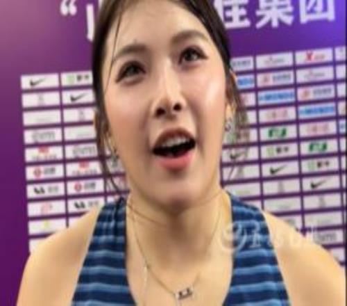 12秒99夺冠！吴艳妮：没跑好但还是冠军预赛睡过头直接素颜上场