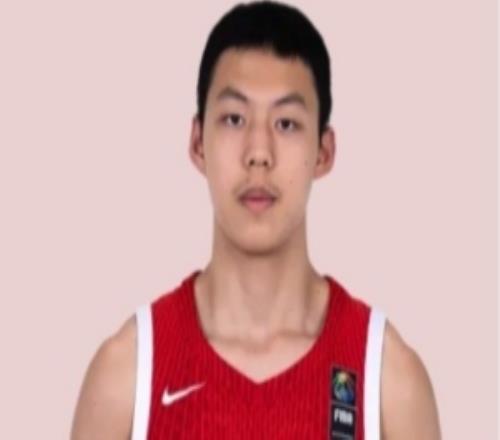 媒体人：姚嘉泽年级太小在球队打的内容不敷重大履历缺乏