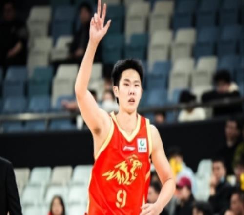 媒体人：山西男篮付出部分现金从广厦得到了赵嘉仁