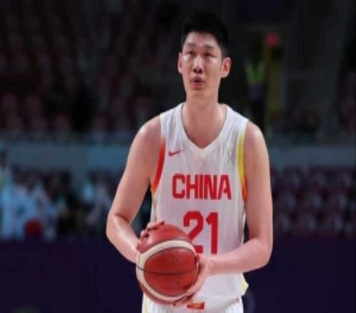 杨毅：落后15分进末节一定要破釜沉舟出机会果断投需要连续3分