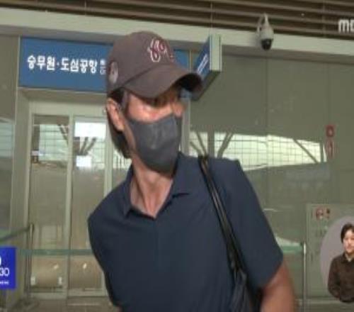 韩媒：洪明甫回国仅2天又低调前往美国在机场否认队内不和等传闻