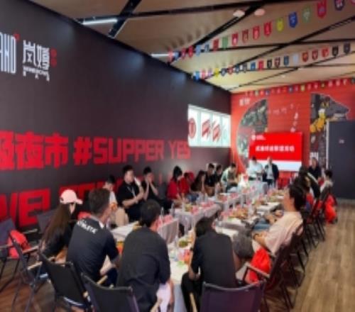 共话发展，共倡文明！成渝球迷代表举行联谊交流活动