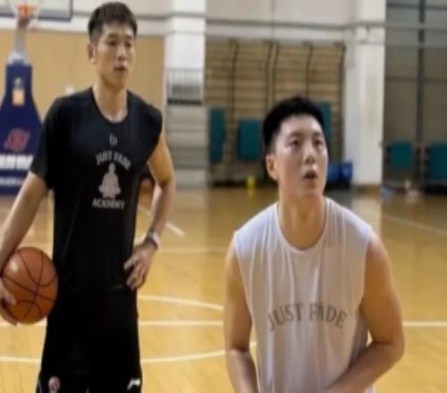 精进投射！胡明轩与陆文博继续合练开展投篮专项训练