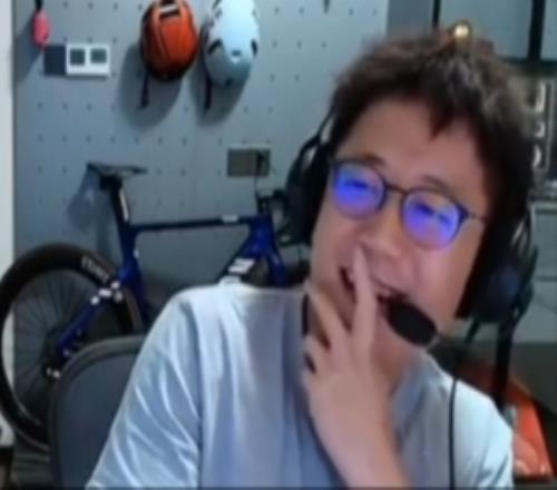 自己都心虚的笑了！米勒预测TES包进四强：不进自己剪寸头染发