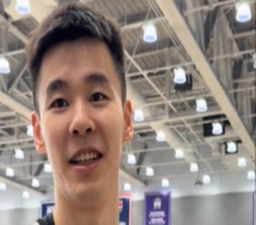 国王首训教练：郭昊文展现进攻多样性延续状态将任球队重要角色