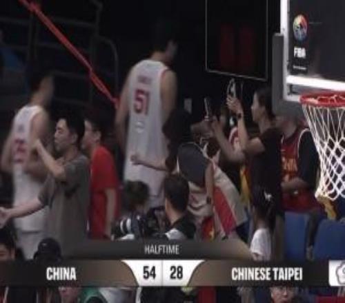 胡金秋9分赵继伟8+4庞峥麟7分中国男篮半场领先中国台北26分
