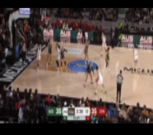 探囊取物！张子宇篮下接球无视防守上篮打成2+1