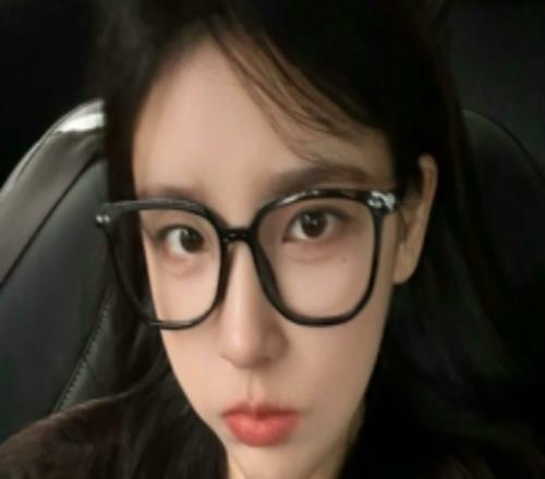 跟姿态一起LPL女解说Rita晒照：抵达！开启msi大田之旅