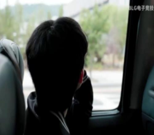 BLG发布对阵T1、LYON赛场VLOG：气势如虹！