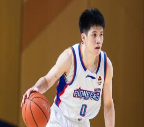 直播吧：天津男篮将给林庭谦开2年顶薪合同但不确定后者是否接受