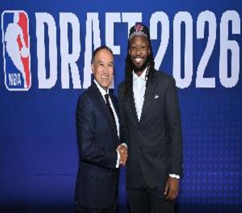 火箭自媒体：桑顿砍下27分创火箭新秀夏联首秀得分纪录