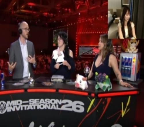 Kitty：回酒店狠狠惩罚一下HansSama没时间啊要收拾行李去EWC了