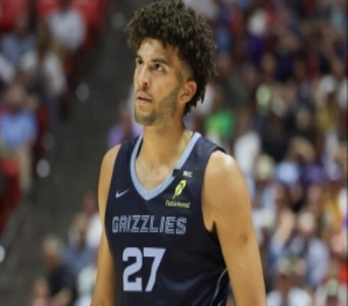 稳定输出！卡梅隆布泽尔半场7中4贡献10分2助1断