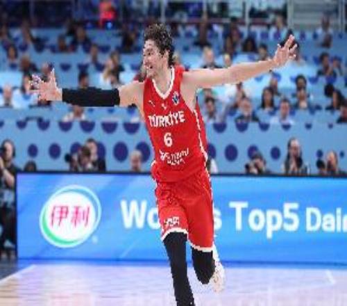 记者：奥斯曼将接受希腊球队PAOK塞萨洛尼基三年900万欧元的合同