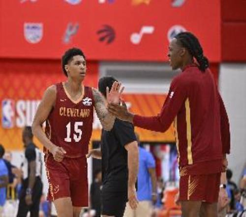 今年34号秀米利克托马斯15投7中&三分5中2得到20分5板3助