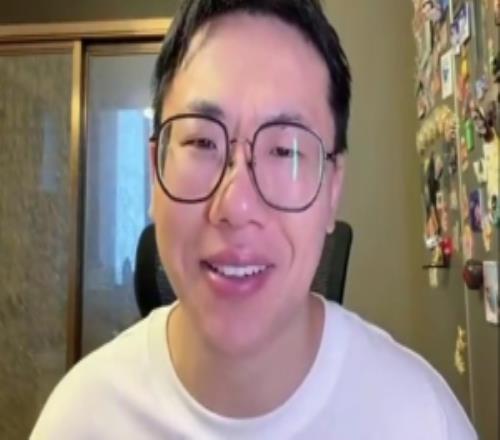 解说：阿德巴约和希罗打架感觉太不敞亮了他俩之前还是好朋友