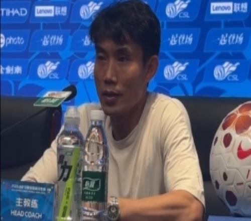 郑智谈雷森德伤情：直接去医院了伤情还要评估，希望别伤那么重