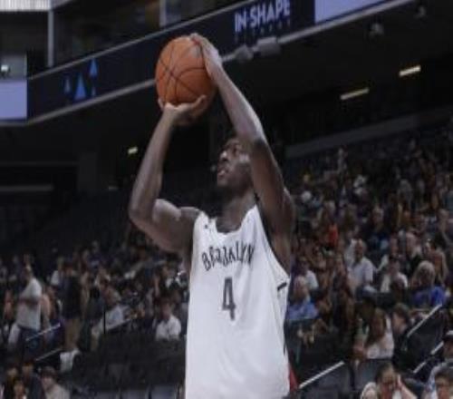 离谱篮网去年22号秀鲍威尔今年4场夏联28中1夏联都没打明白