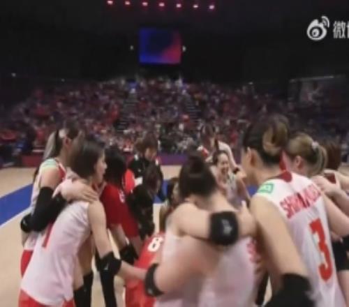 让二追三逆转！日本女排32波兰女排，晋级世联赛总决赛