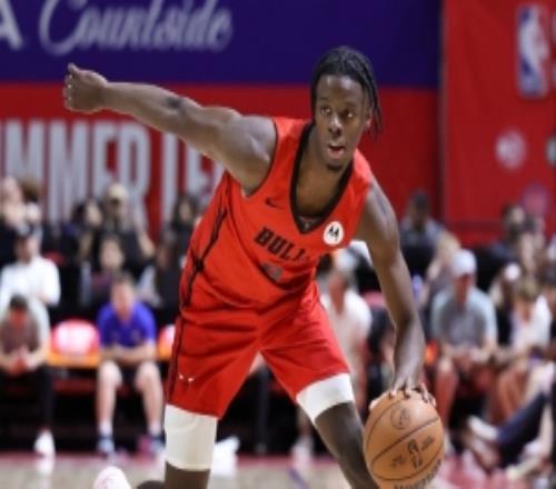 威尔逊：每天都要练20002500次投篮在学校没时间练&到NBA不同了
