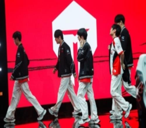 爆料人：TES说是想找个能解决临场BP问题的教练不知道能不能找到