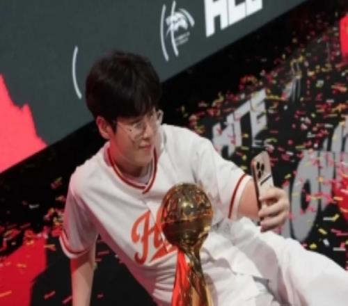 HLE上单Zeus夺冠后更新个人社媒：GG