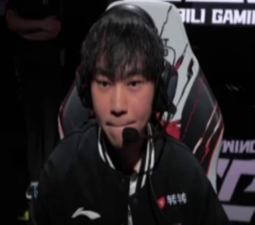MSI决赛高光时刻：Knight临场反应蛇女冷静反杀两人！