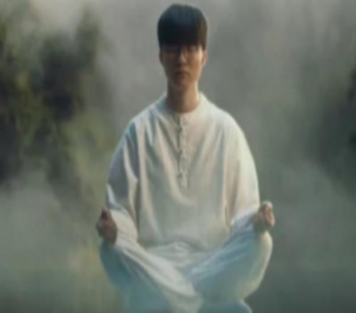 EWC分享LOL项目预热短片：压力可能击垮任何人唯有FAKER面不改色